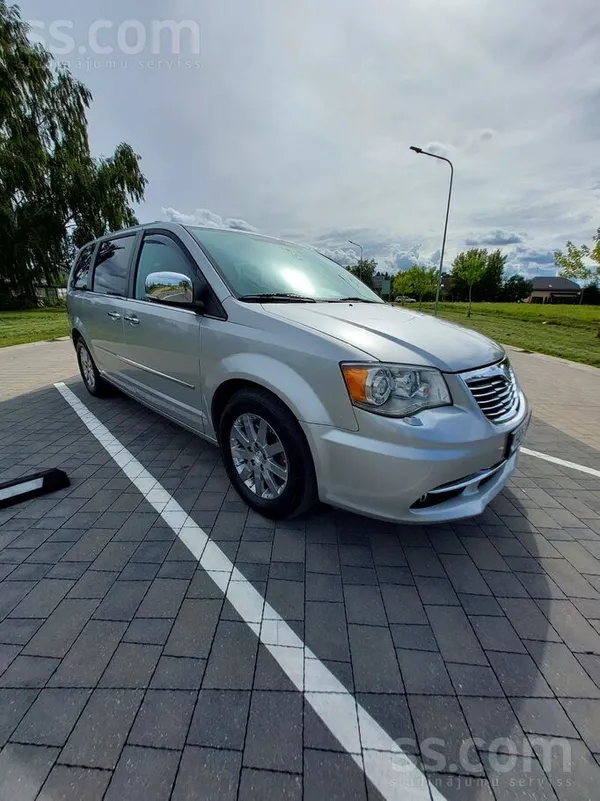 Lancia Ļoti labs un ietilpīgs ğimenes auto. Nekādus iegul