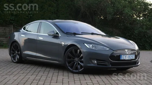 Tesla Bez maksas supercharger. Intel procesors. Mainīti 