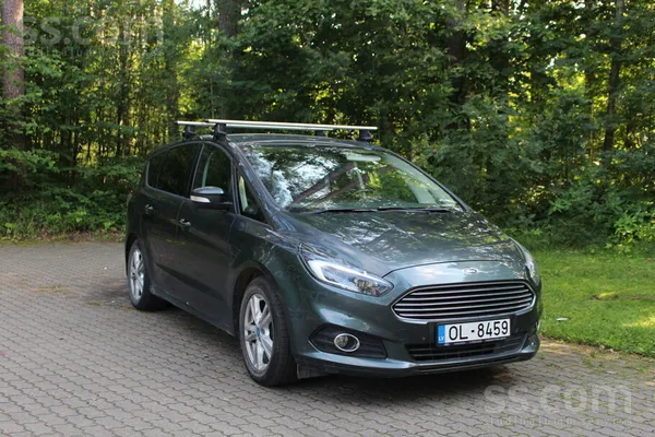 Ford Pārdodu ietilpīgu un dinamisku ģimenes auto Ford S
