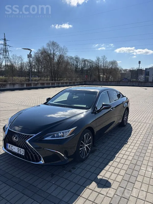 Lexus Pārdod Lexus Es300H – elegants un ekonomisks hibrī
