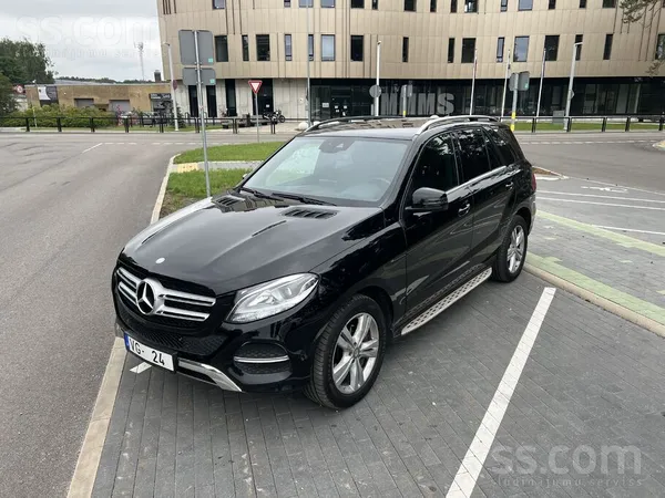 Mercedes Uzņēmums pārdod Mercedes-Benz Gle 250.