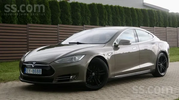 Tesla Tesla model S70D Autopilot pirmā versija. Lifetime