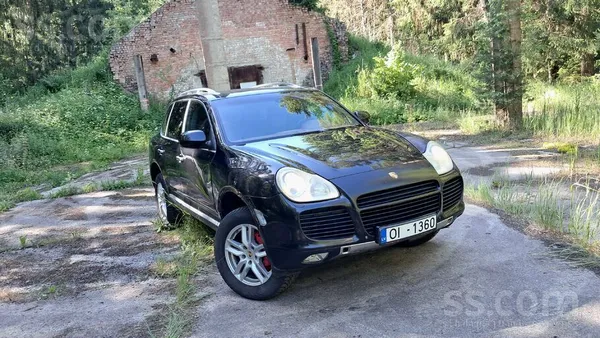Porsche Cayenne Turbo 450hp. 
Rūc un brauc gan uz benzīnu, gan uz gāzi. TA