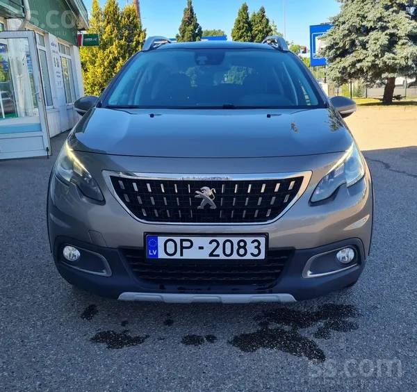 Peugeot Skaists auto tiko ievests. Peugeot 2008 1, 2 benzī