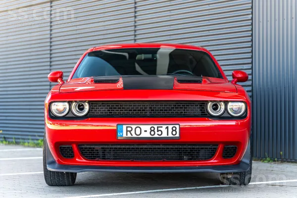 Tirgoju Dodge Chellenger ljoti labá tehniská un vizuálá stàvoklĩ. Auto 2015
