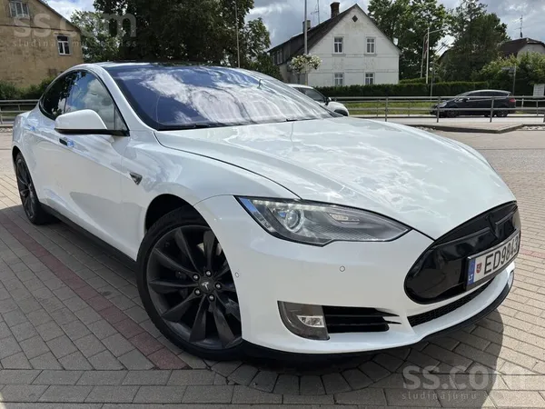 Pārdod Tesla Model S 60 – teicamā tehniskā un vizuālā stāvoklī.
Automašīna ir ļo