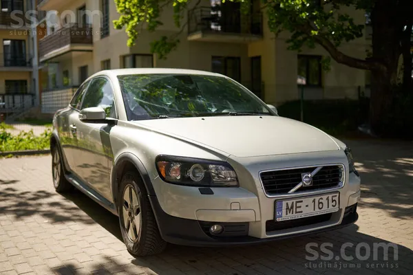 Volvo Pārdodu ekonomisku un stilīgu 2008. gada Volvo C30