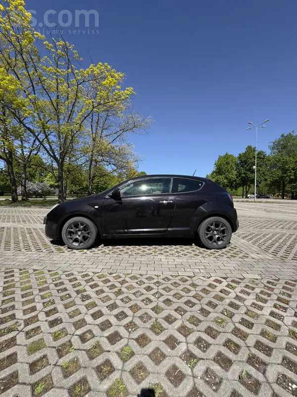 Pārdod automašīnu, 1.6 dīzelis (1598 cm³), 88 kW
Nobraukums: 177 678 km. 
Cena: 2000 Eur. 

Dažreiz stūres pastiprinātājs ...
