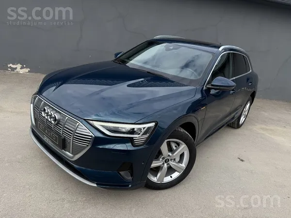 Audi Tikko no Nīderlandes . Audi E-tron 50 , Quattro. G