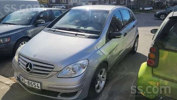 Mercedes Auto ir braucošs, labā tehniskā un vizuālā stāvokl