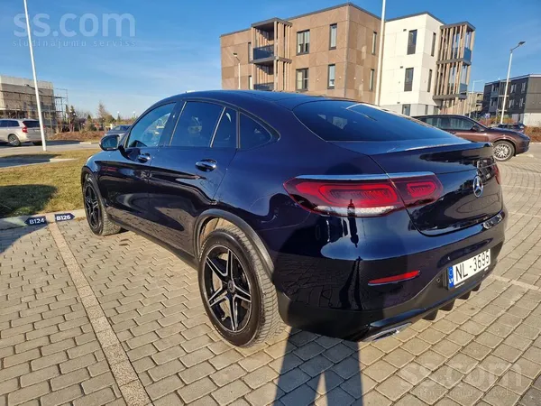 Mercedes Cena norādīta ar Pvn. Labi aprīkots Mercedes Benz