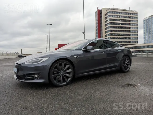 Pārdodu Tesla Model S 75D Awd ar 518 ZS jaudu. 

Automašīnai ir divi oriģinālo dis