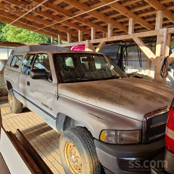 Dodge Atvests no Asv, V8 5, 2, 4x4, reta versija ar mehā