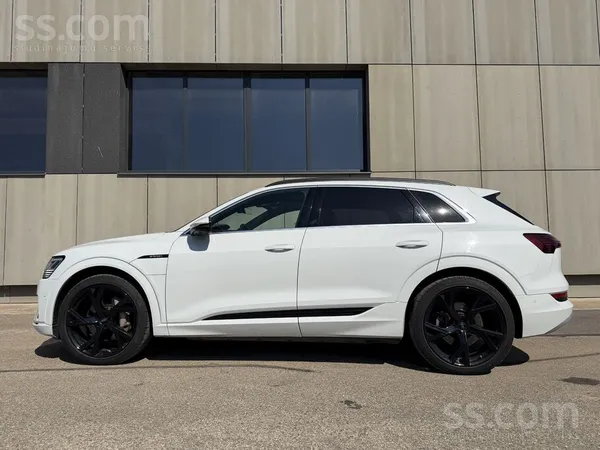 Audi Pārdod koptu Audi E-Tron 55, lielā baterija - 300k