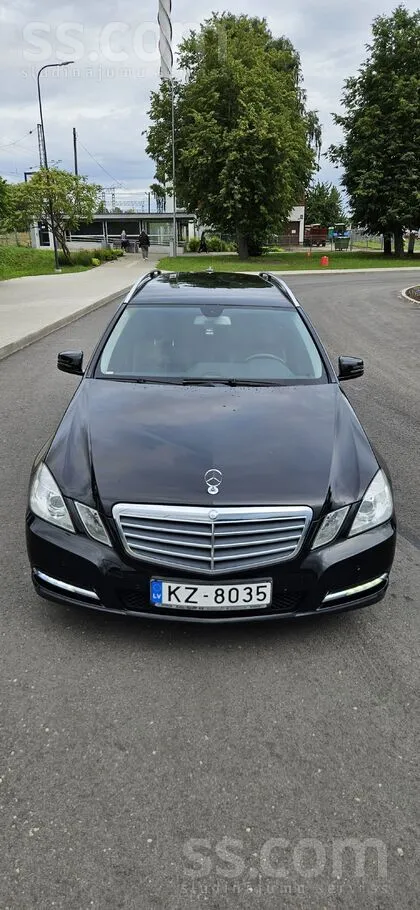 Mercedes Pārdodam autiņu labā tehniskā un vizuālā stāvoklī.
