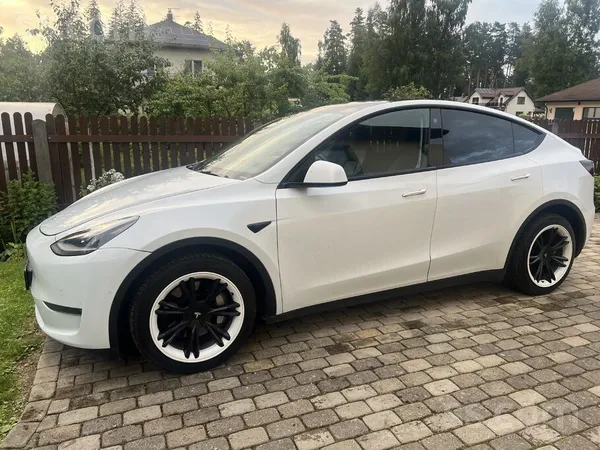 Tesla Автомобиль в хорошем состоянии, используется кажды