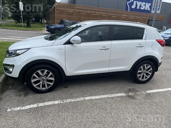 KIA Pārdod Kia Sportage 2015. gada izlaiduma automašīn