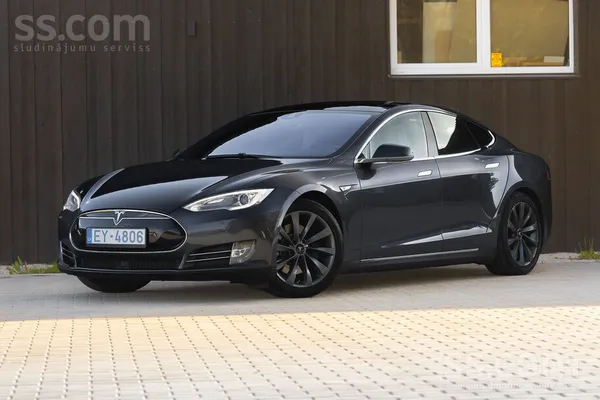 Tesla Pārdošanā Tesla Model S85D 