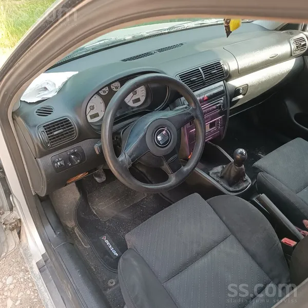 Seat Pārdodu degvielu taupošu automašīnu ar vienkāršu u