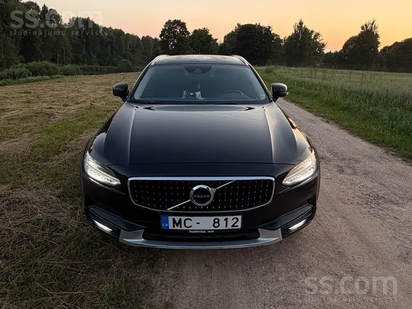 2.0 Dīzelis (197Zs), Automāts, 4x4, Cross Country. 
Aprīkojums:
- Digitāls