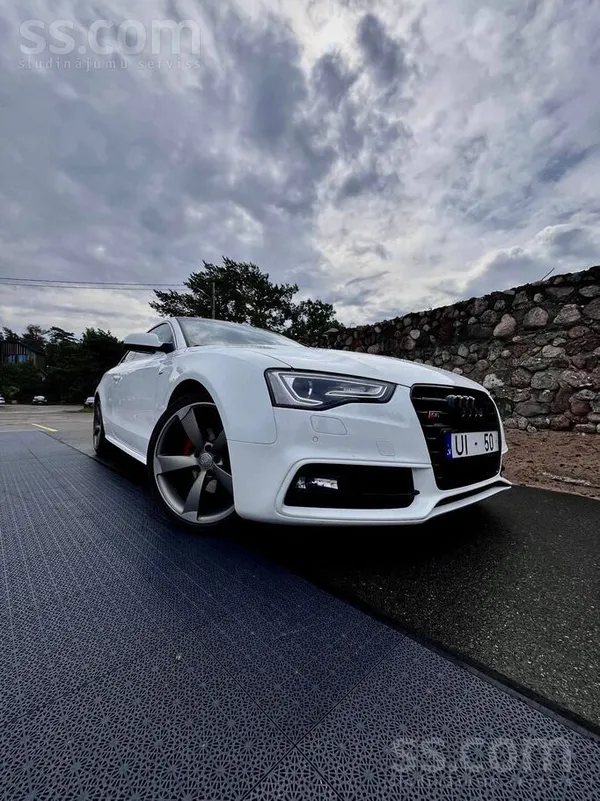 Audi Audi A5 Coupé S line kopts automobilis ar nelielu 