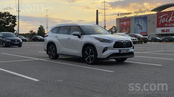 Toyota Toyota Highlander Hybrid Platinum Awd 2022 126 000