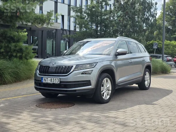 Skoda Mašīna ir kopta, nav bijusi avārijās, ziemas kompl