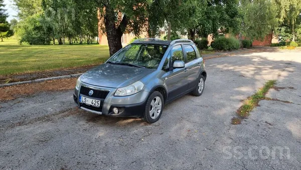 Fiat Tiek pārdots Fiat Sedici labā tehniskā un vizuālā 