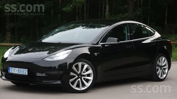 Tesla Tesla Model 3 Dual Motor Long Range ar ražotāja ga
