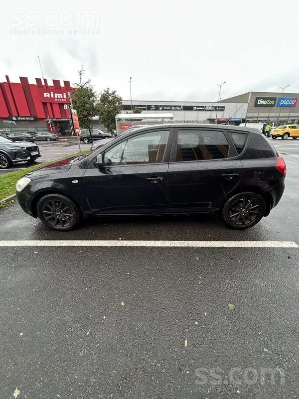 KIA Kia Cee D 1.4 benzīns, mehāniskā pārnesuma kārba. 