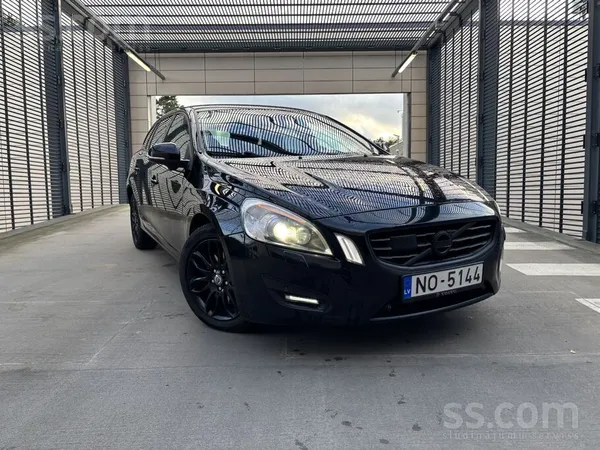 Volvo Pārdodu Volvo V60 4x4 awd 2.4D. Paši atvedām no Vā