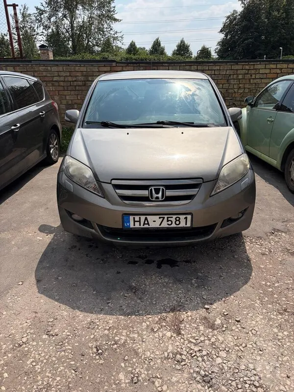 Honda Pārdodu auto ar derīgu apskati līdz mēneša beigām,