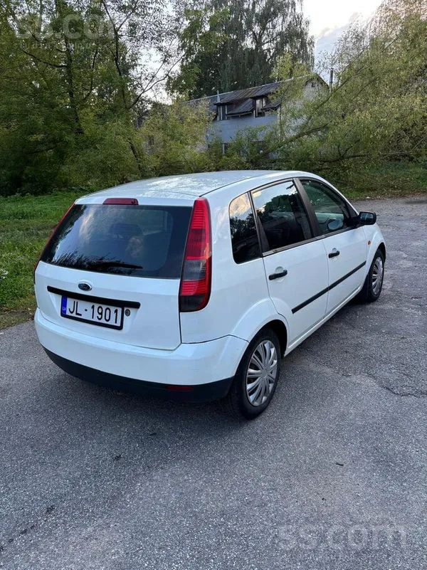 Ford Mašīnai ir nepieciešams veikt pāris remontdarbus, 