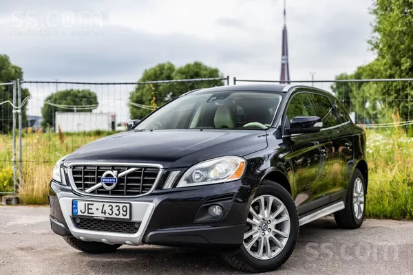 Volvo Xc60 Awd ar 2.4 litru dīzeļdzinēju un manuālo ātrumkārbu. 
Ja meklē u