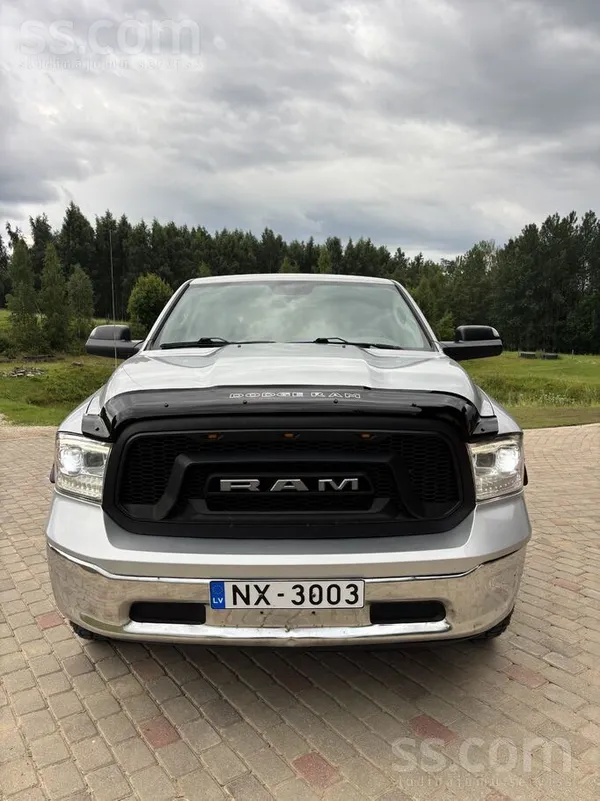 Dodge Pārdodu Dodge Ram 1500, ecodisel. Sešas sēdvietas.