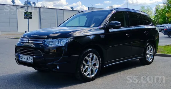 Mitsubishi Piespiedu pārdošana pēc viena gada lietošanas. Kon