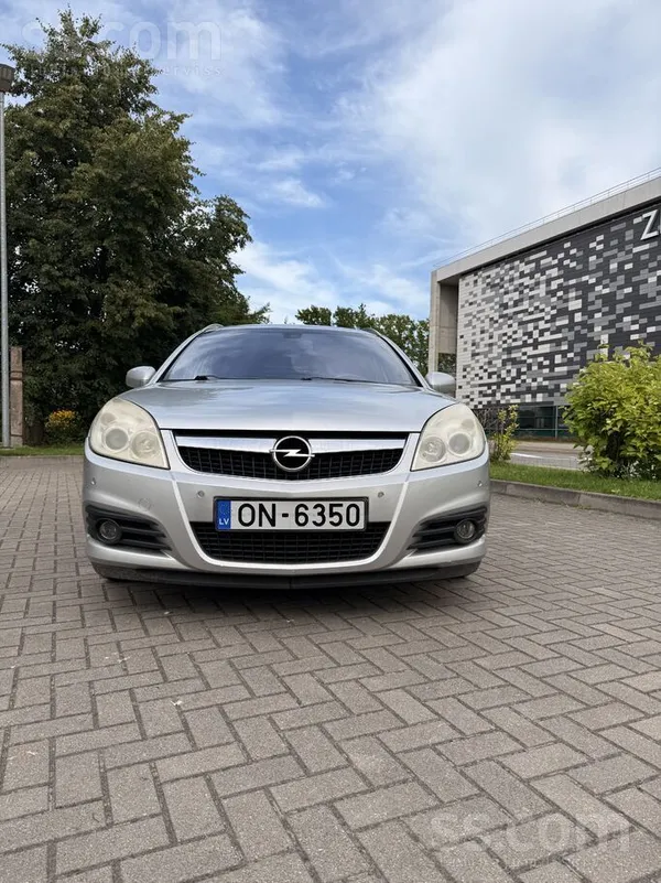 Opel Pardodu šo opel vectra station wagon, auto ievest 