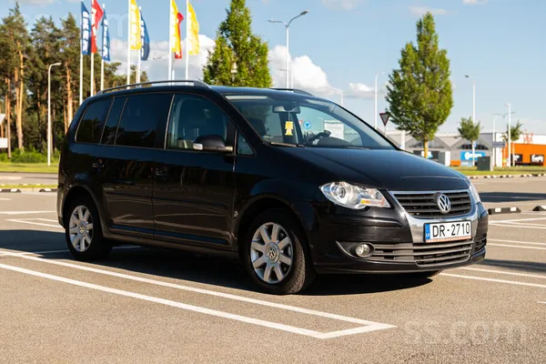 Volkswagen Pārdod VW Touran 1.9 Tdi (77 kW) ar 7 pakāpju Dsg 