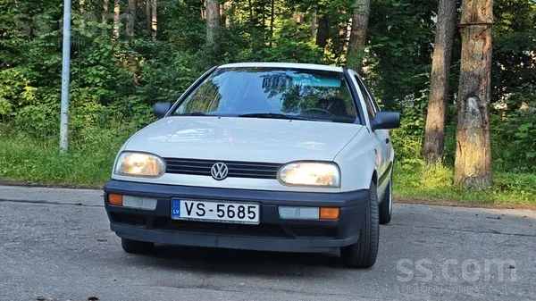 Volkswagen Iet uz tirdziņu labi saglabāts 1993, gada Golf 3 a