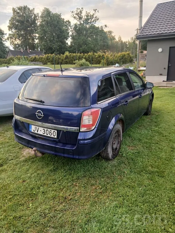 Opel Auto neitrālajā noslābst ja nespiež uz gāzi, bet t