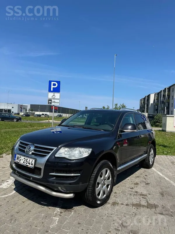 Volkswagen Pārdod uzticamu un komfortablu Volkswagen Touareg 