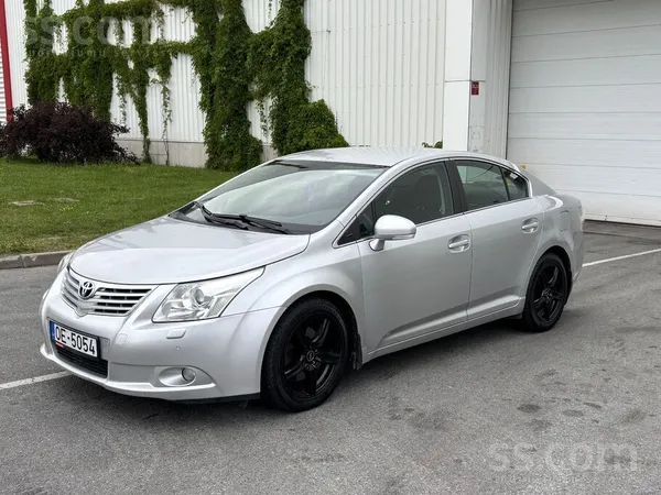 Toyota Pārdodastoyota Avensis sedans 2011.gada ar uzticam