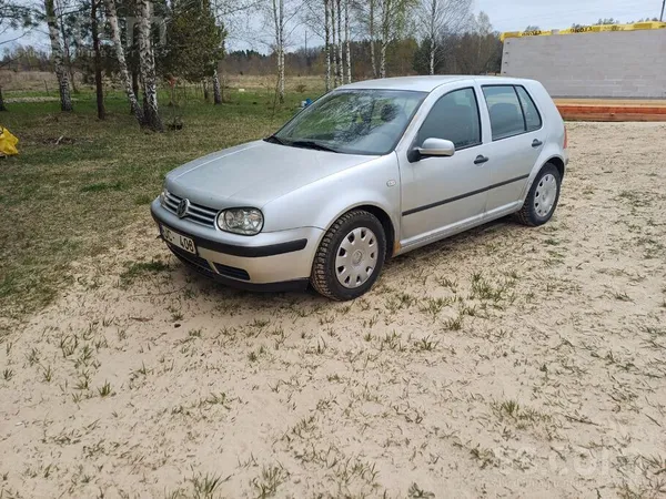 Volkswagen Pārdodu ejošu golfiņu. Auto rūc, brauc, bremzē. Te