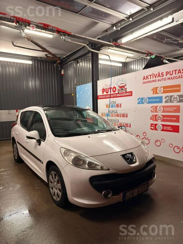 Peugeot Машина в хорошем состоянии дизель матор сжигает ма