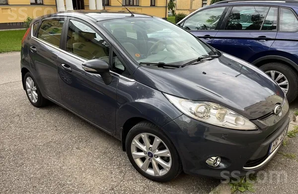 Ford Ghia aprīkojuma līmenis, viens īpašnieks, apkopta 