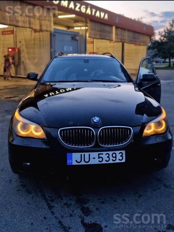 BMW Pārdotu koptu e61 ar ļoti jaudīgo un tajā paša lai