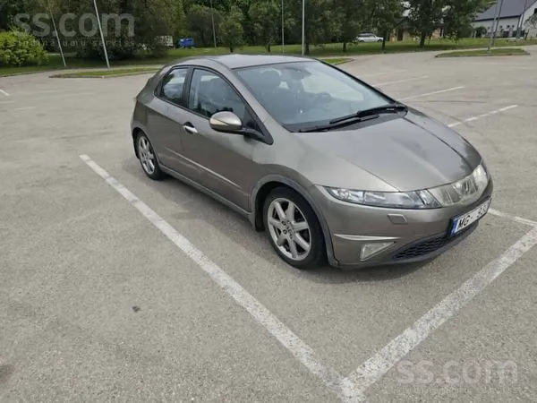 Honda Pārdodu honda civic 1.8 beznīns, automāts, tikko i