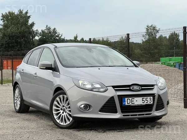 Ford Focus 1.6 85kw. Manuāls-6ātrumi. Elektriski regulējami, nolokāmi un aps