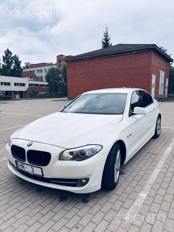 BMW Pārdodas BMW 5. sērijas (F10) ar 2.5 dīzeļdzinēju 
