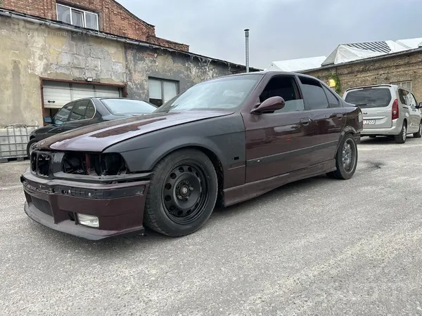 BMW Uz pārdošanu nepabeigts projekts. Mašīna rūc un br
